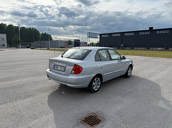 Hyundai Accent 6 of 17