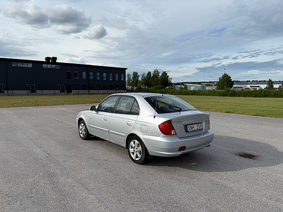 Hyundai Accent 4 of 17