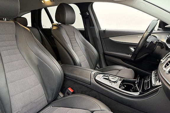 Mercedes-Benz E220 12 of 30