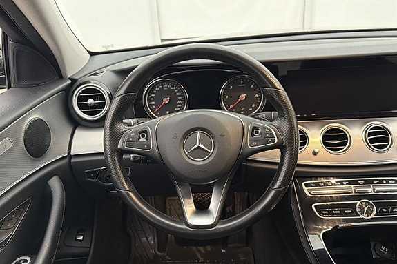 Mercedes-Benz E220 11 of 30