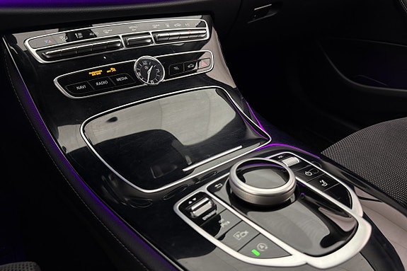 Mercedes-Benz E220 21 of 30