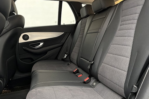 Mercedes-Benz E220 13 of 30