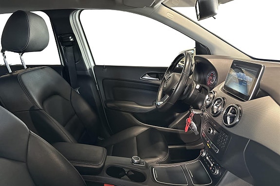 Mercedes-Benz B220 10 of 25