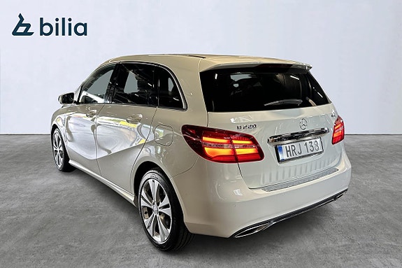 Mercedes-Benz B220 3 of 5