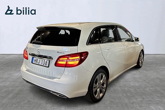 Mercedes-Benz B220 4 of 5