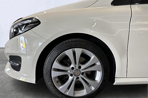 Mercedes-Benz B220 6 of 25