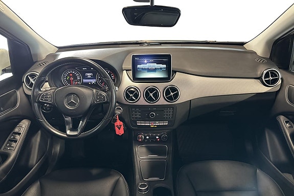 Mercedes-Benz B220 8 of 25