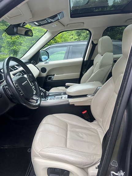 Land Rover Range Rover Sport 3 of 5