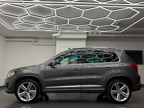 Volkswagen Tiguan 2 of 5