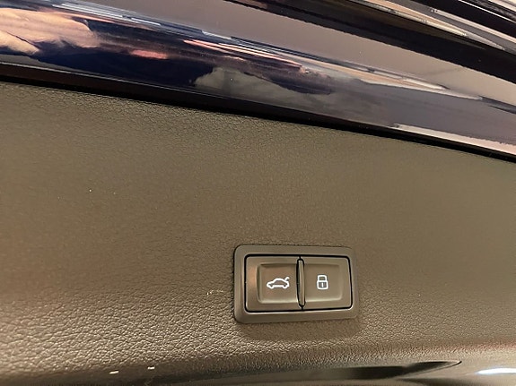 Audi e-tron 7 of 16