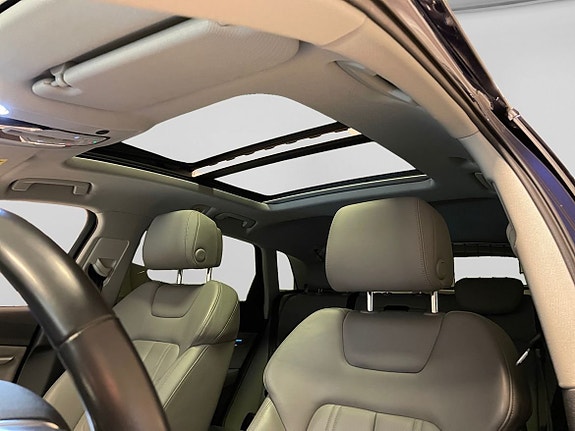 Audi e-tron 10 of 16