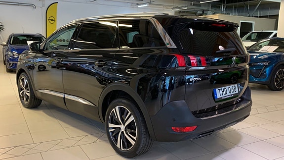 Peugeot 5008 2 of 5