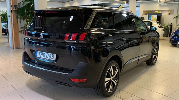 Peugeot 5008 3 of 5