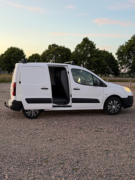 Peugeot Partner 2 of 5