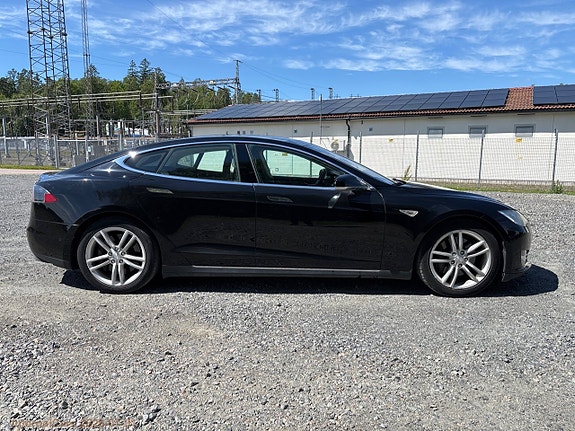 Tesla Model S 3 of 5