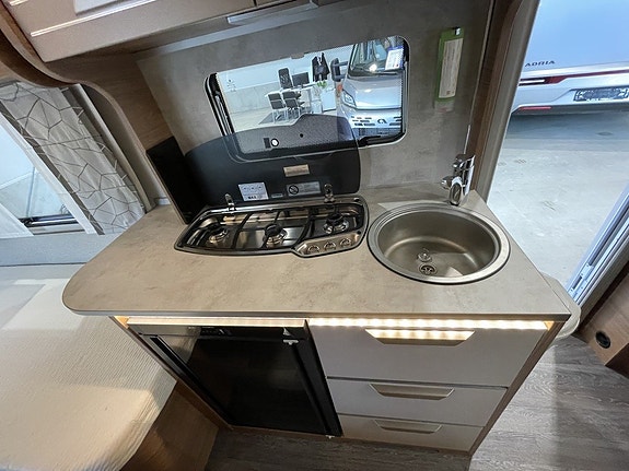 Knaus Sport 460 / Långbädd / B-körkort 1400kg / Box-Markis / Fint skick 21 of 25
