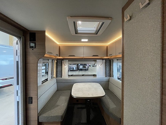 Knaus Sport 460 / Långbädd / B-körkort 1400kg / Box-Markis / Fint skick 16 of 25