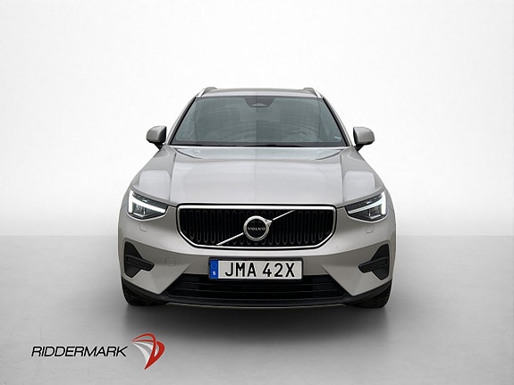 Volvo XC40 2 of 5