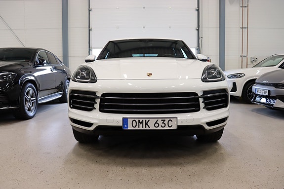 Porsche Cayenne 3 of 5