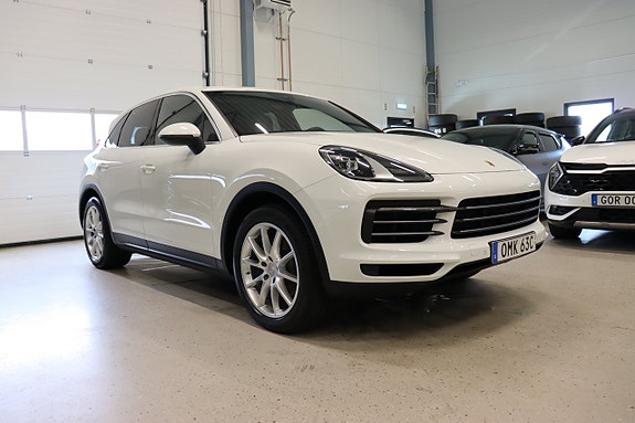 Porsche Cayenne 2 of 5