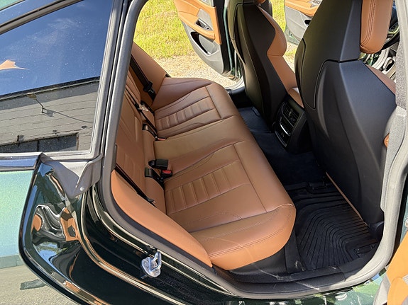 BMW i4 9 of 18