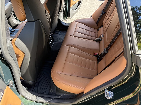 BMW i4 7 of 18