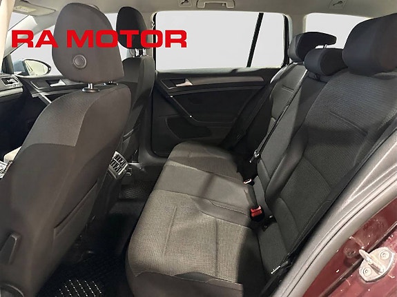 Volkswagen Golf VII 14 of 26