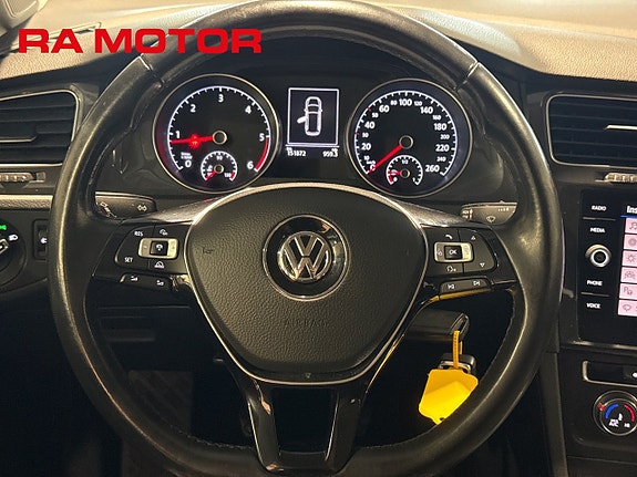 Volkswagen Golf VII 15 of 26