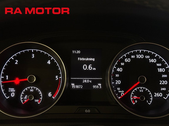 Volkswagen Golf VII 23 of 26