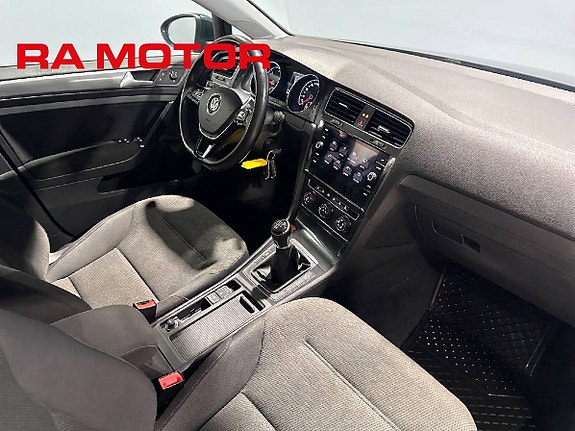 Volkswagen Golf VII 12 of 26
