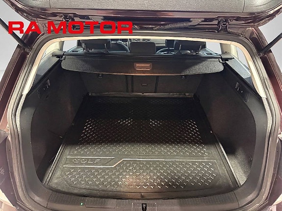 Volkswagen Golf VII 24 of 26
