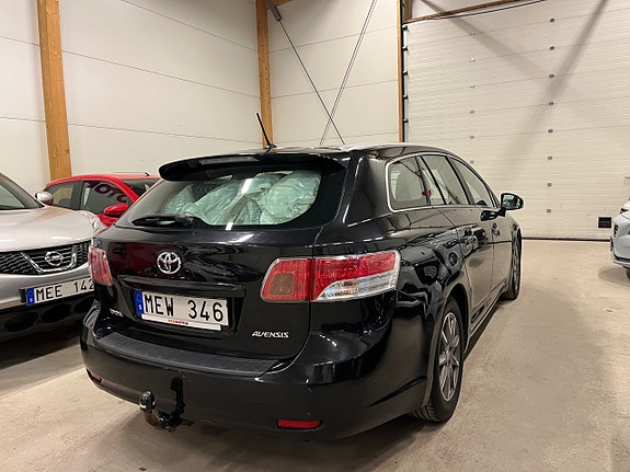 Toyota Avensis 3 of 5