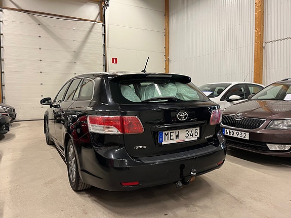 Toyota Avensis 5 of 5
