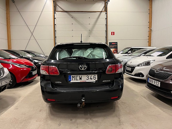 Toyota Avensis 4 of 5