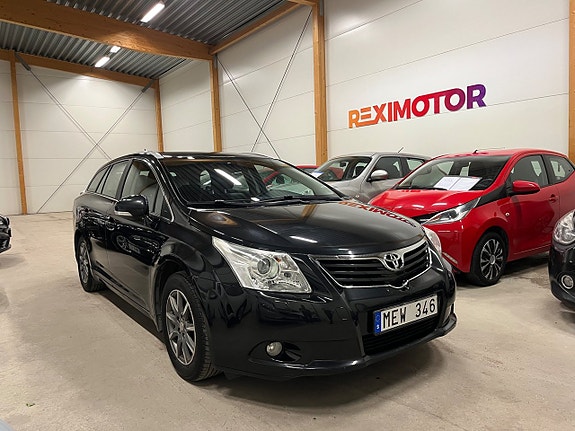 Toyota Avensis 2 of 5