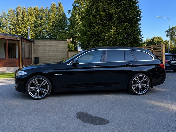 BMW 520d 4 of 5