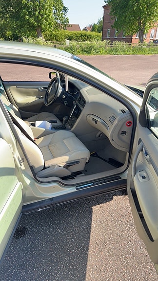 Volvo S60 2 of 6