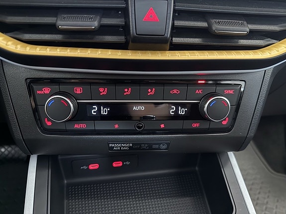 Seat Arona 17 of 21