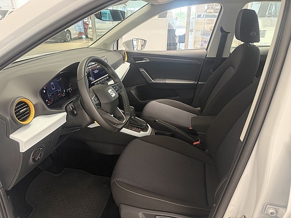 Seat Arona 16 of 22