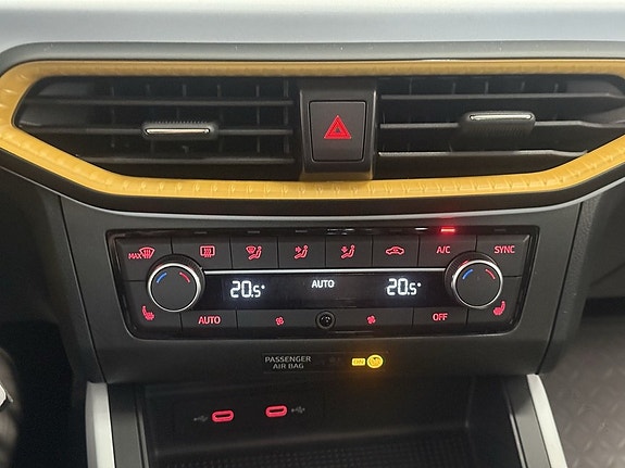 Seat Arona 12 of 22