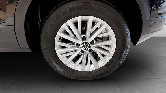 Volkswagen T-Roc 6 of 12