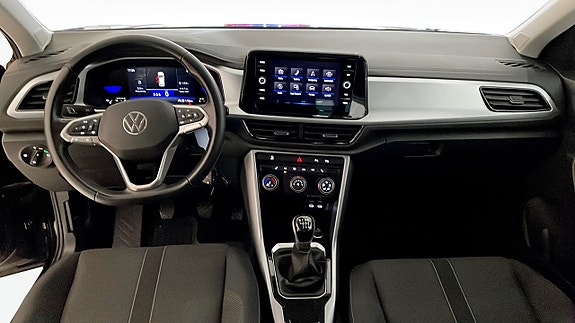 Volkswagen T-Roc 10 of 12