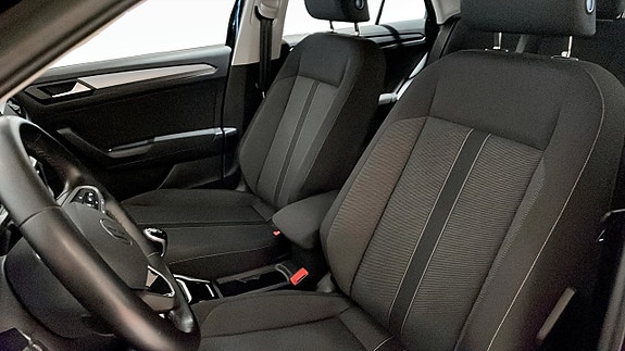 Volkswagen T-Roc 8 of 12