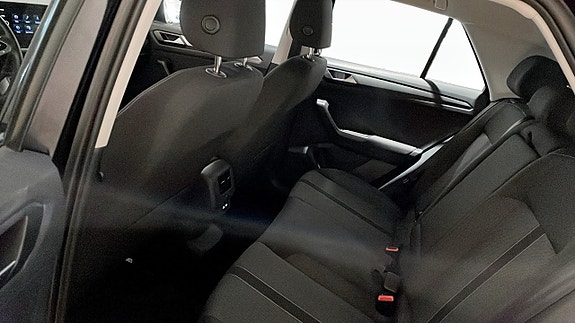 Volkswagen T-Roc 11 of 12