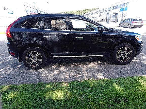 Volvo XC60 2 of 5