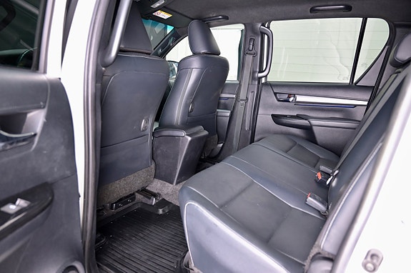 Toyota HiLux 8 of 24