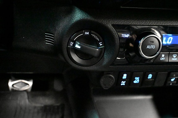 Toyota HiLux 20 of 24