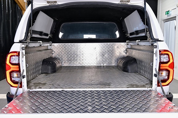 Toyota HiLux 7 of 24