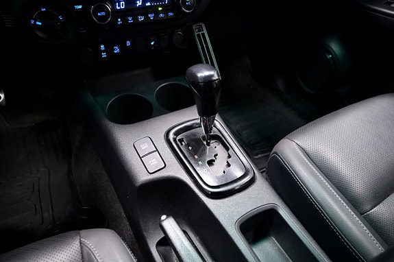 Toyota HiLux 18 of 24