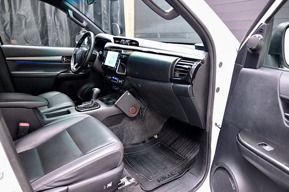 Toyota HiLux 9 of 24